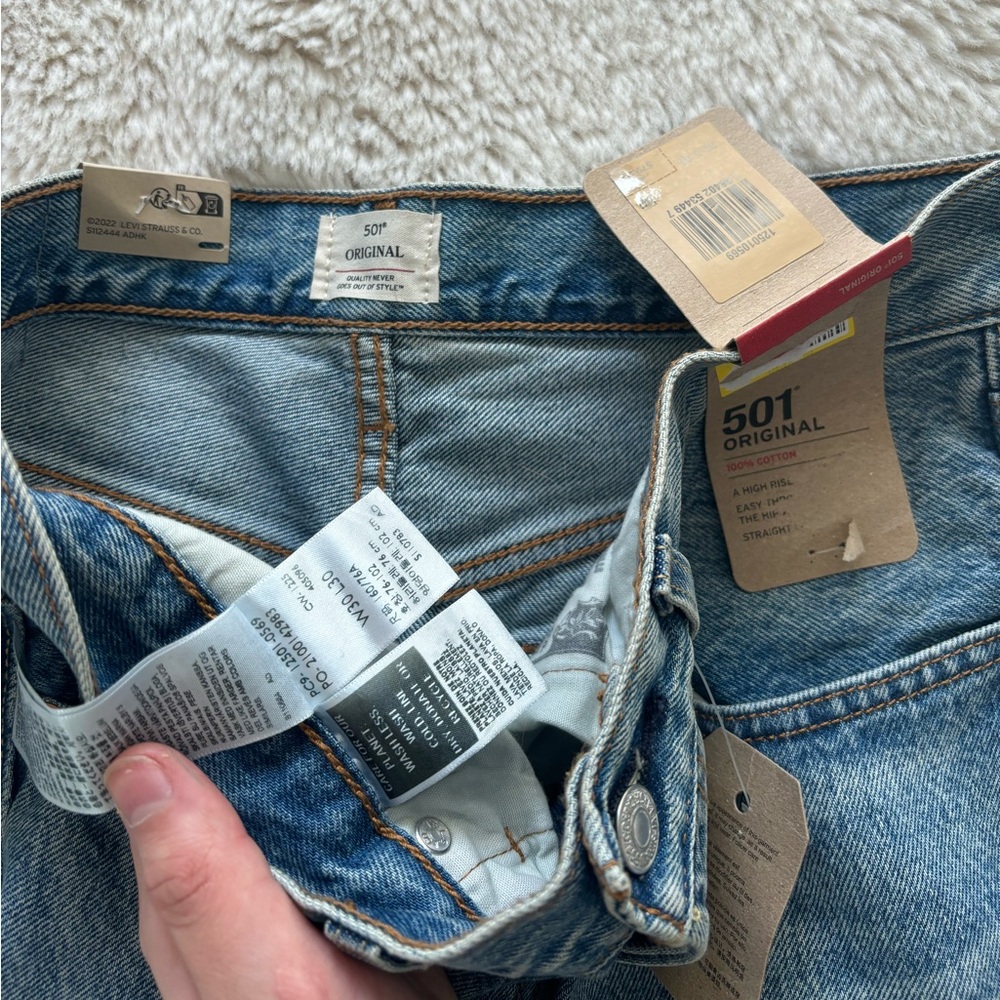 NWT Levi’s 501 High Rise Distressed Straight Leg Jeans - Picture 5 of 8
